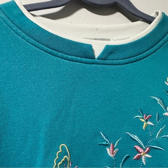 Vintage 90s Shenanigans Teal Butterfly Flower Embroidered Sweatshirt Size Large - Picture 3 of 13